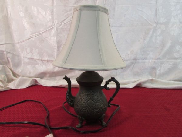 TEAPOT TABLE LAMP