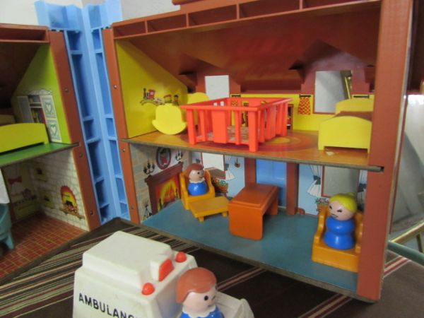 VINTAGE FISHER PRICE TUDOR STYLE PLAY HOUSE 