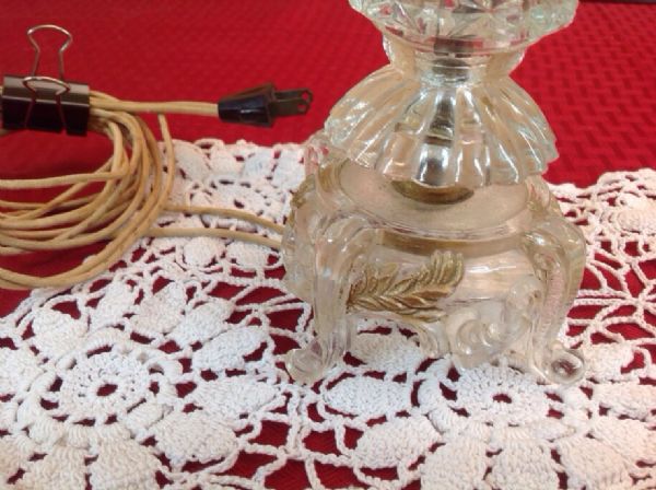 EARLY AMERICAN PRESSED GLASS LAMP WITH CREAM RUFFLED SHADE & SMALL DOILY