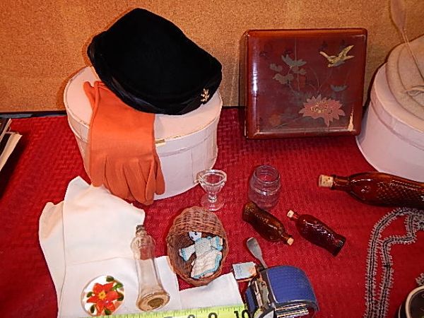 VINTAGE LADIES ITEMS BEADED NECKLACE, HATS, HANKIES, GLOVES, LAQUERED BOX BOTTLES & MORE