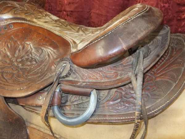 VINTAGE WESTERN SADDLE FROM SISKIYOU COUNTY RANCH.  