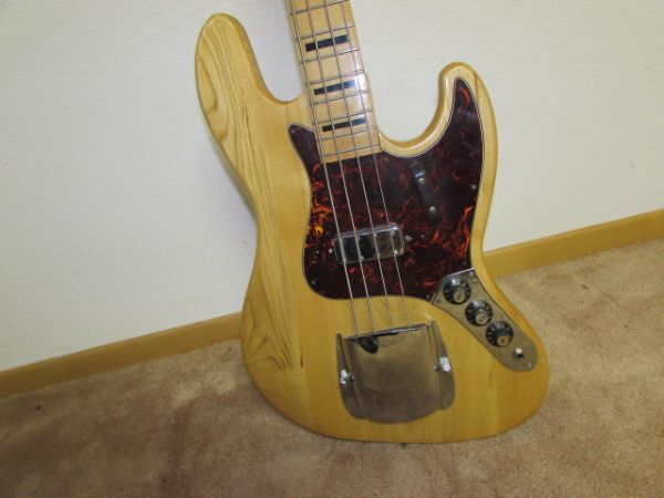 VINTAGE GLOBAL BASS GUITAR/COPY OF FENDER PLAYED BY RUSH GUITARIST -  RESERVE ITEM