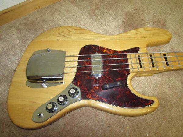 VINTAGE GLOBAL BASS GUITAR/COPY OF FENDER PLAYED BY RUSH GUITARIST -  RESERVE ITEM
