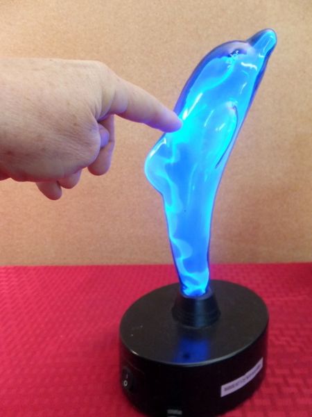 DOLPHIN & WHALE COLLECTIBLES INCLUDING A DOLPHIN LIGHTNING LAMP