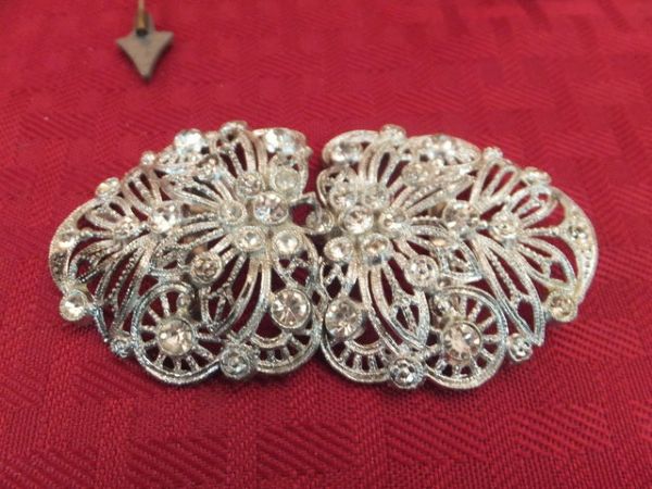 GORGEOUS ANTIQUE AND VINTAGE BROOCHES & CLASPS