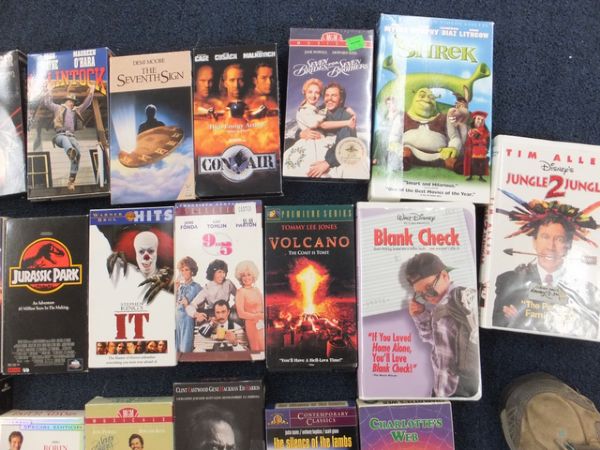 31 GREAT BLOCKBUSTER MOVIES! (VHS)