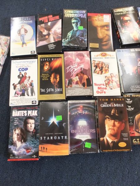 31 GREAT BLOCKBUSTER MOVIES! (VHS)