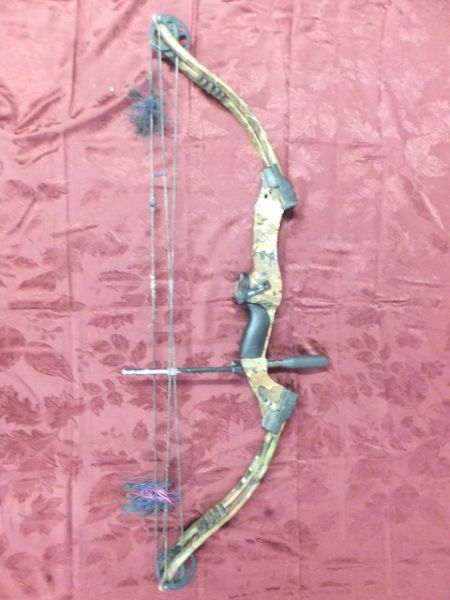 CAMOFLOUGE COMPOUND BOW BY FRED BEAR