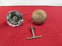 ORNATE OLD VICTORIAN ARCHITECTURAL DOOR KNOB AND GLASS DOOR KNOB & BRASS CEILING HOOK