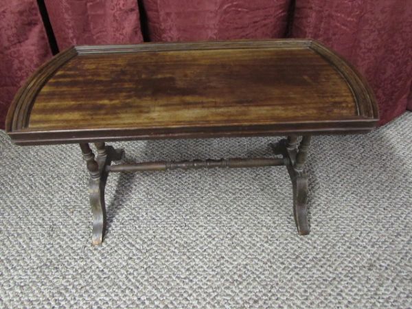 ANTIQUE WOOD COFFEE/TABLE