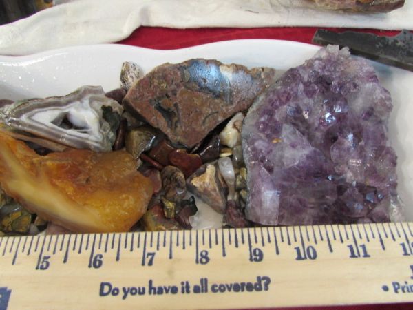 VARIETY OF AGATES, CRYSTAL & TUMBLED STONES