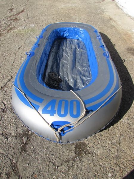 4-PERSON INFLATABLE RAFT