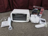 KITCHEN HELPERS - TOASTER OVEN, GRILL & HAND BLENDER