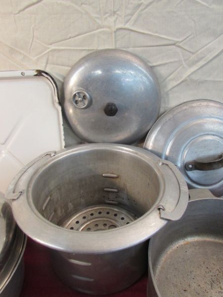 VINTAGE KITCHEN AND APPLIANCE LOT