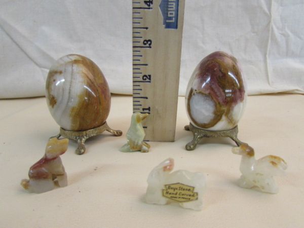 TWO ONYX EGGS WITH STAND & 5 MINIATURE CARVED FIGURINES