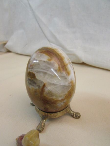 TWO ONYX EGGS WITH STAND & 5 MINIATURE CARVED FIGURINES
