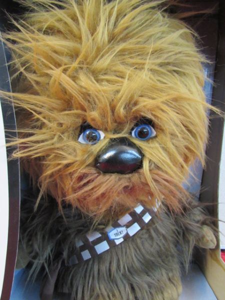 DELUXE TALKING CHEWBACCA PLUSH
