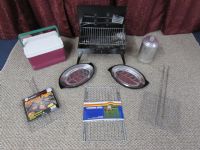 OUTDOOR BARBEQUE LOT. BBQ, WIRE COOK BASKETS & SMALL ICE CHEST