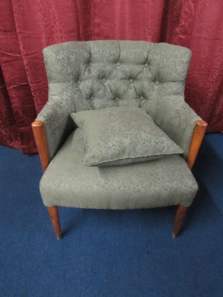 MID CENTURY UPHOLSTERED CHAIR