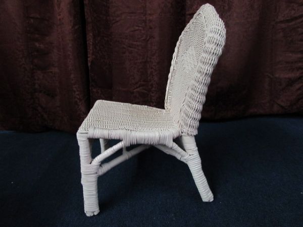 PINK WICKER CHILD'S TABLE & CHAIR