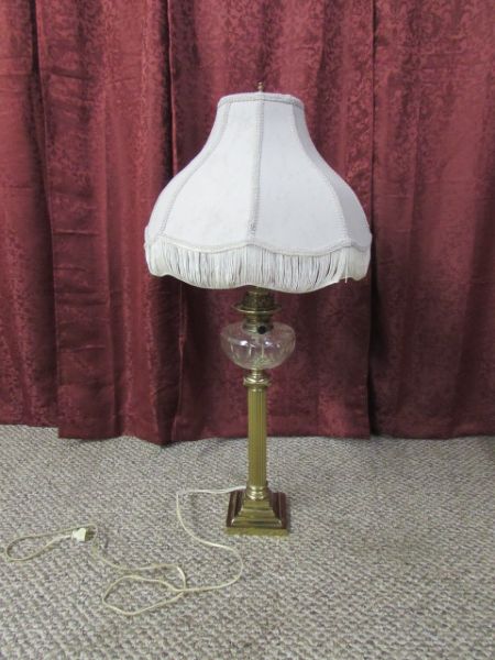 VINTAGE HURRICANE STYLE BRASS FINISH LAMP