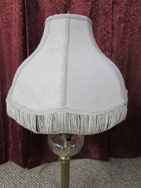 VINTAGE HURRICANE STYLE BRASS FINISH LAMP