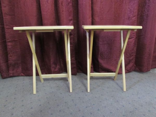 SET OF 4 WOODEN TV TRAYS WITH STAND