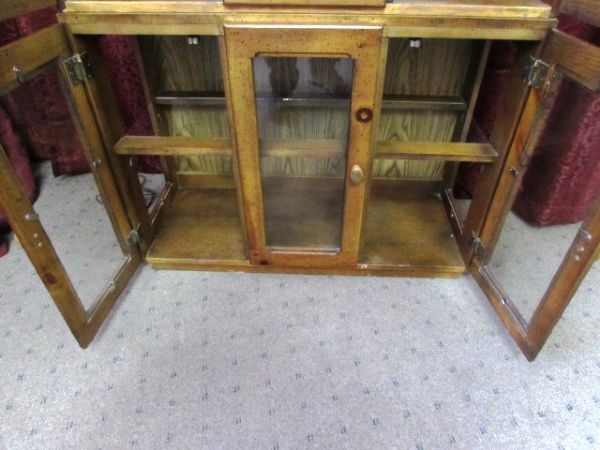 LIGHTED DISPLAY HUTCH