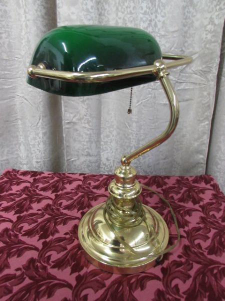 VINTAGE BANKER'S LAMP WITH GREEN GLASS SHADE