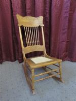 BEAUTIFUL ANTIQUE WOOD ROCKING CHAIR