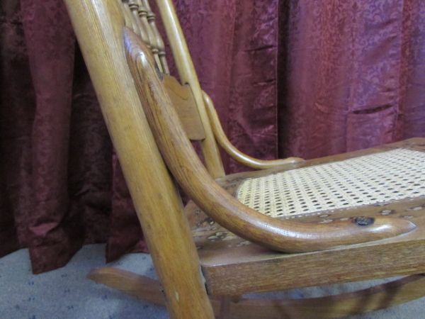BEAUTIFUL ANTIQUE WOOD ROCKING CHAIR