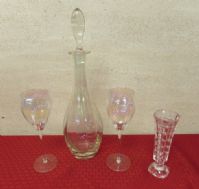 IRRIDESCENT TOSCANY DECANTER WITH MATCHING GOBLETS & A CRYSTAL VASE.