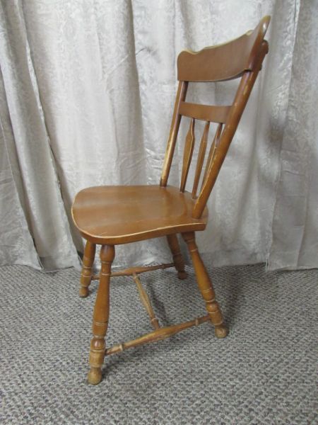 PAIR OF MAPLE SIDE CHAIRS