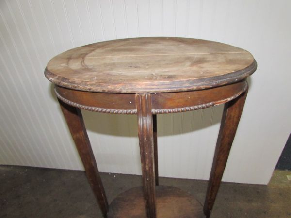 ANTIQUE WOOD LAMP TABLE