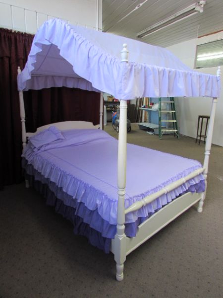 VINTAGE FULL SIZE FOUR POSTER CANOPY BED