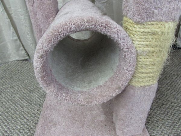 CARPETED CAT TREE 
