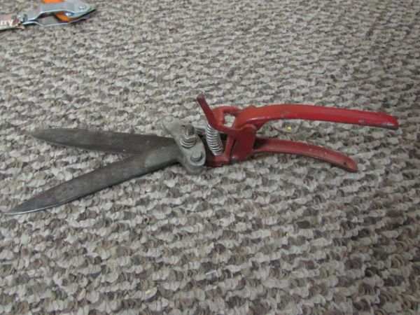 HAND TOOLS, YARD RAKE, LOPPERS, BOW SAW & MORE
