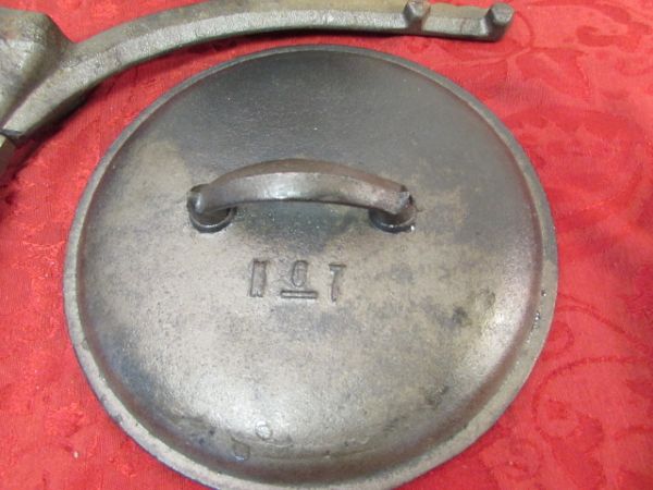 CAST IRON KETTLE WITH ADJUSTABLE HANGER