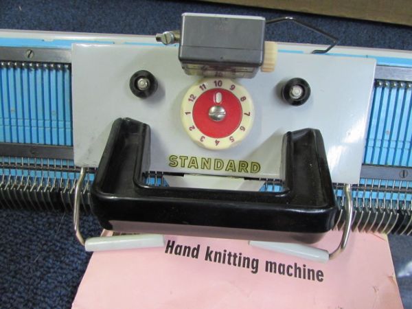 HAND KNITTING MACHINE