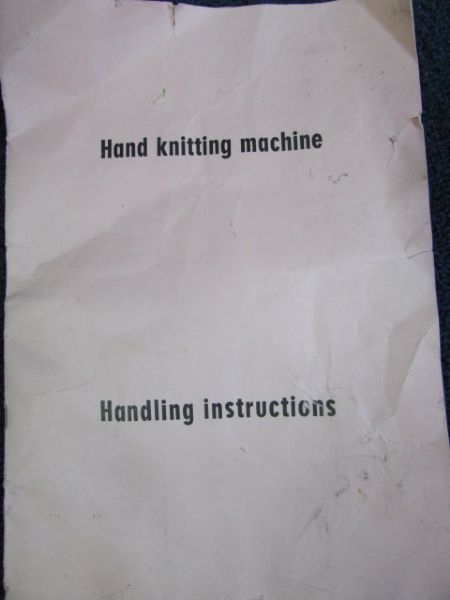 HAND KNITTING MACHINE