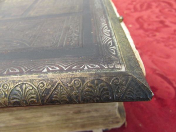 ANTIQUE, ca 1870 WELL ILLUSTRATED BIBLE
