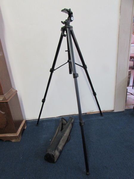 ROTATING TRIPOD WITH MULTIPLE HEIGHT SETTINGS