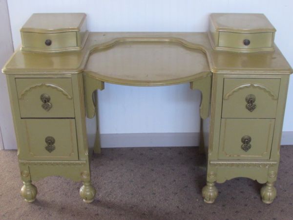 ANTIQUE VANITY MATCHING FURNITURE IN LOTS 42 & 43