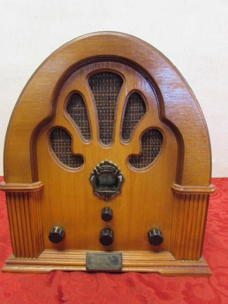 1988 COLLECTOR'S  REPRODUCTION NORMAN ROCKWELL RADIO