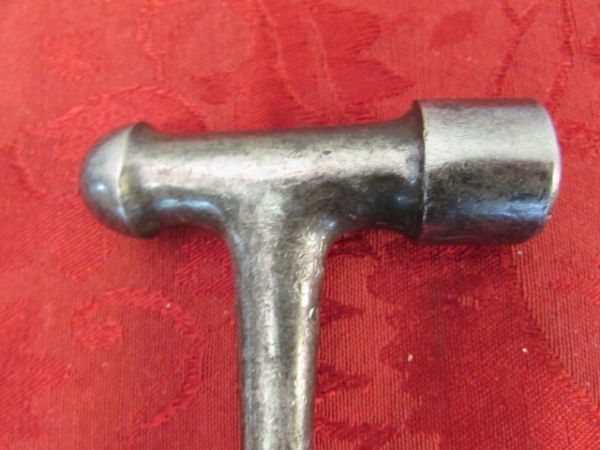 ANTIQUE/VINTAGE TOOLS- PERFECT HANDLE HAMMER