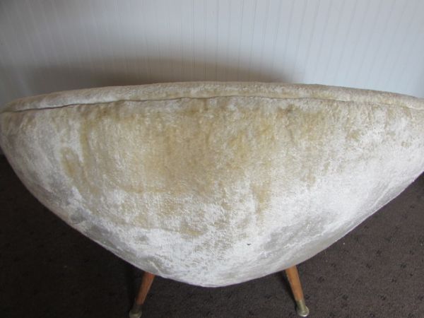 MID-CENTURY PLUSH UPHOLSTERED CHAIR