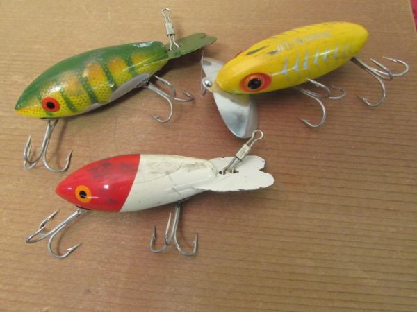 COLLECTIBLE OLD FISHING LURES
