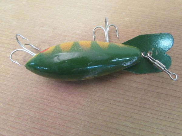 COLLECTIBLE OLD FISHING LURES