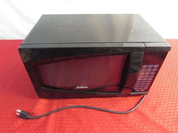 SUNBEAM MICROWAVE IN GREAT CONDITION