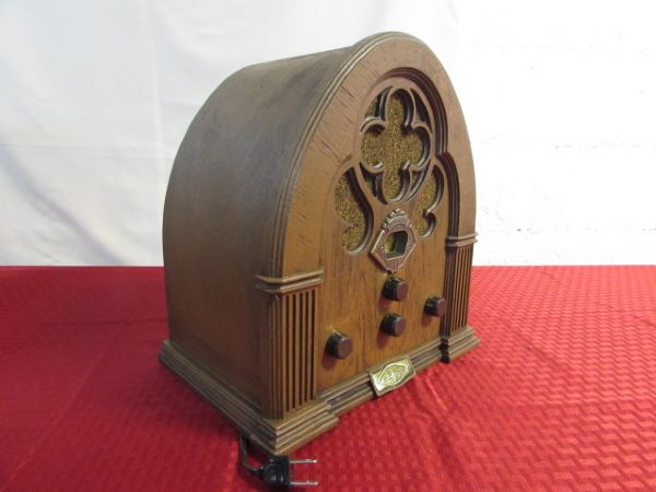 AWESOME 30'S STYLE REPLICA RADIO